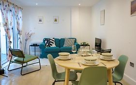 Gorgeous New 2 Bed Flat - 2 August House